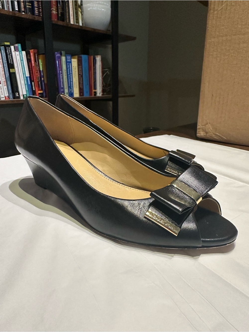 MICHAEL Michael Kors Black Leather Bow Peep Toe Wedge Pumps Sz 9M Gold Hardware